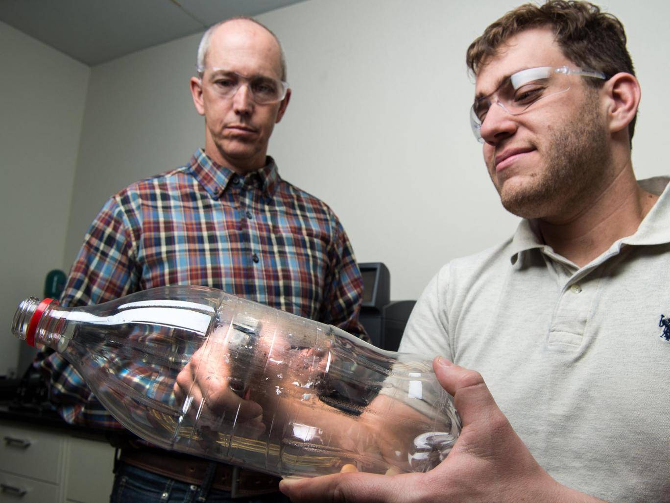 Enzyme eating plastic1